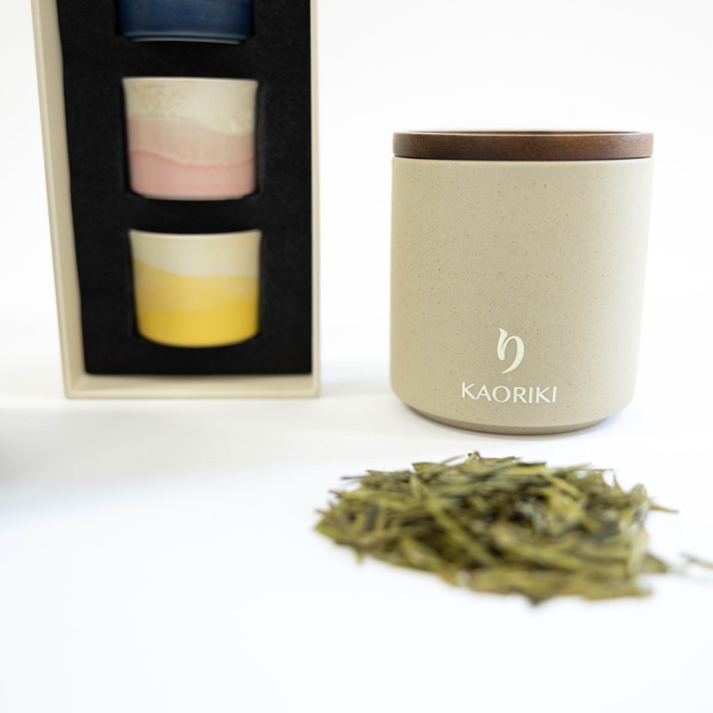 The Tea Moment – Ceramic, green tea gift set - 150gr Longjin tea
