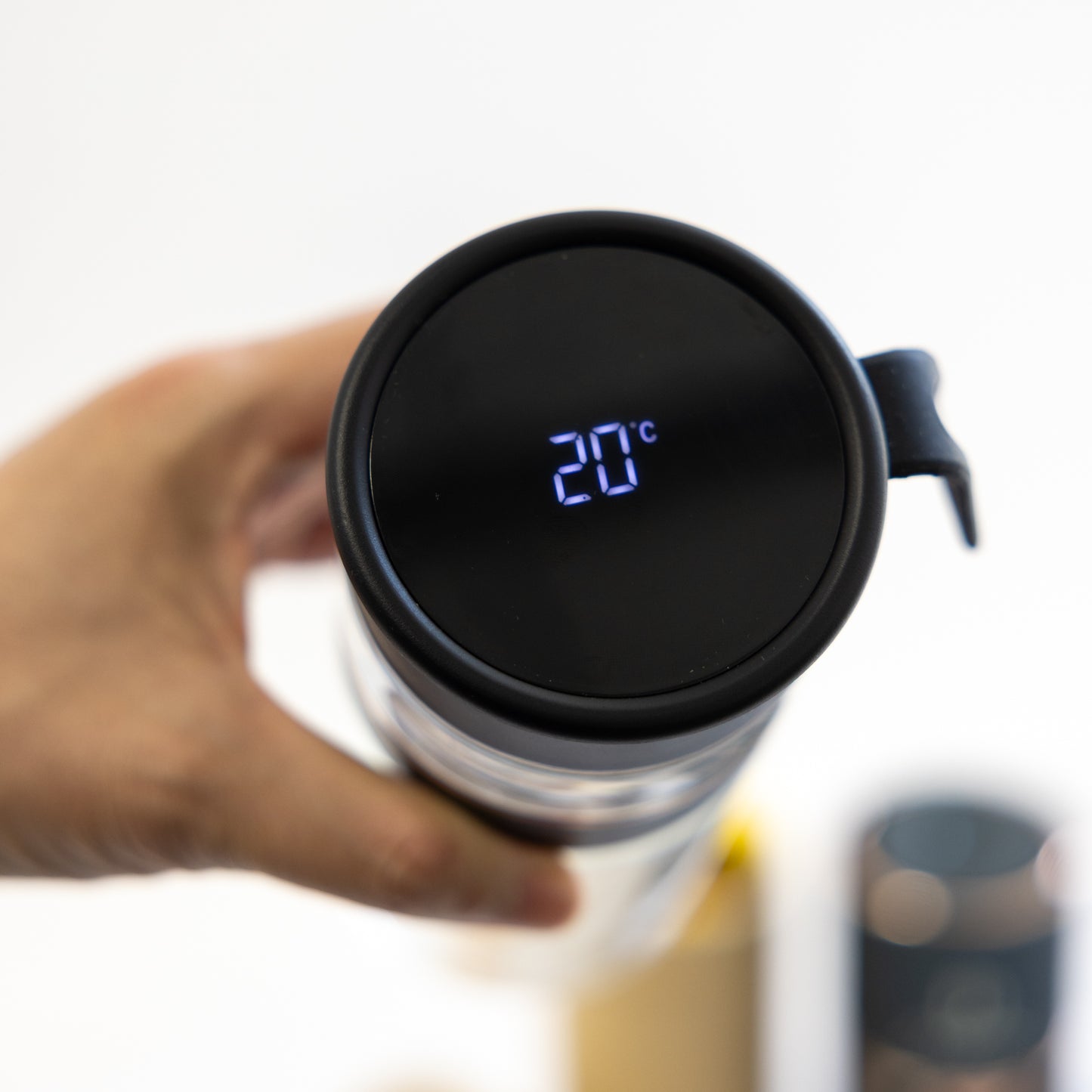 On the go gift box - wireless aroma diffuser 80 ml - Theine - glass drinking bottle 400 ml - 3 essential oils