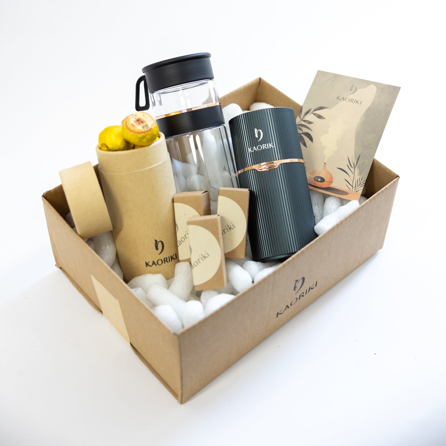 On the go gift box - wireless aroma diffuser 80 ml - Theine - glass drinking bottle 400 ml - 3 essential oils