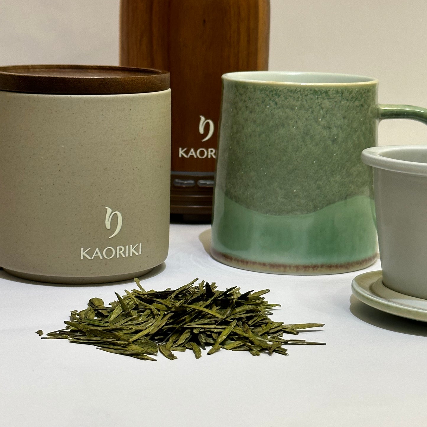 Relaxation gift box - Aroma diffuser - wood - 100 ml - green tea set - 3 essential oils