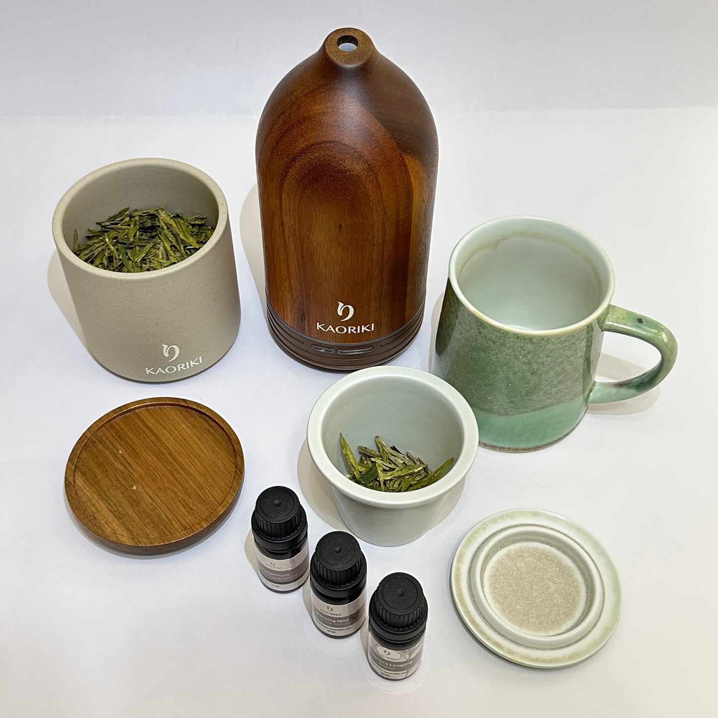 Relaxation gift box - Aroma diffuser - wood - 100 ml - green tea set - 3 essential oils