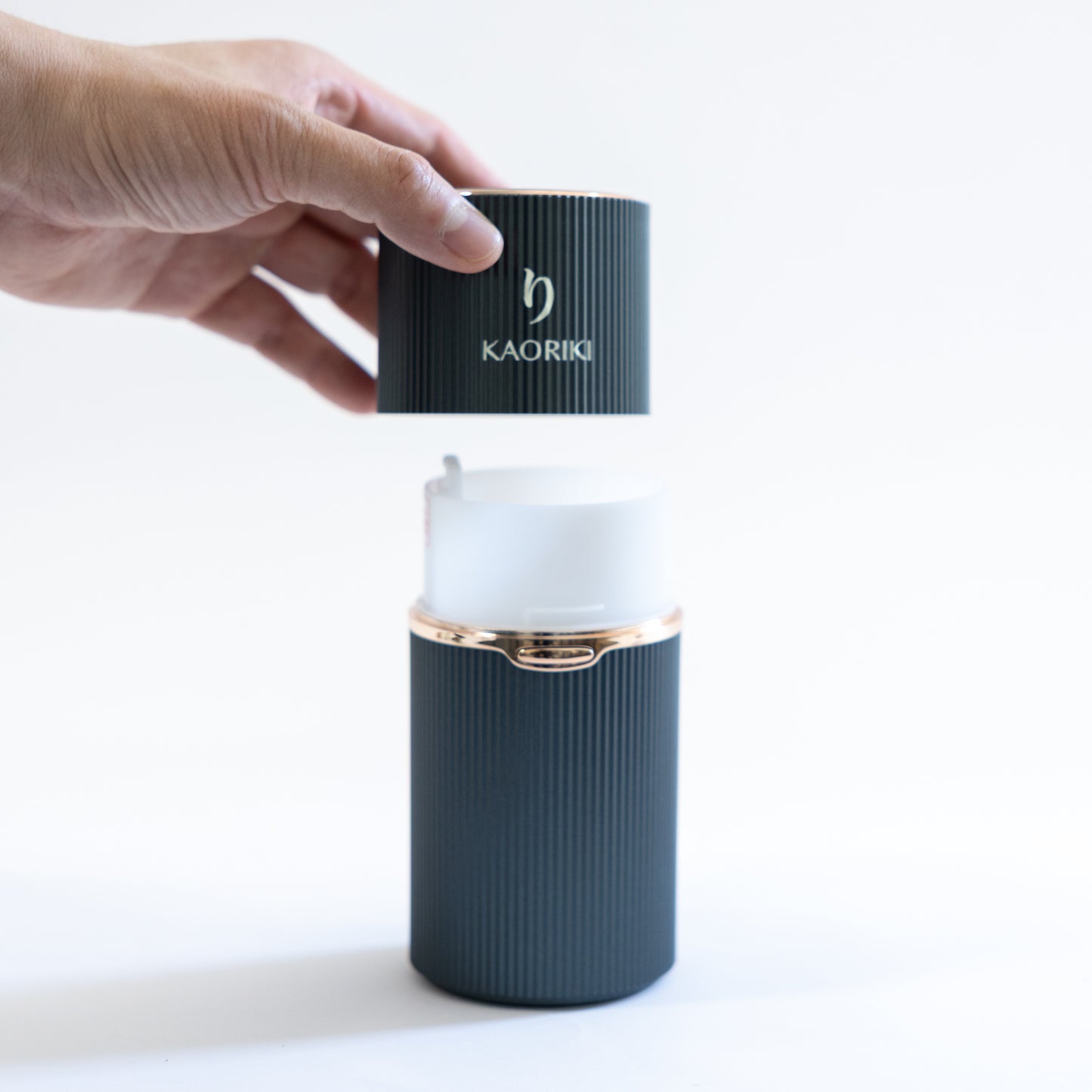 On the go gift box - draadloos aroma diffuser 80 ml - Theïne - glazen drinkfles 400 ml - 3 essentiële oliën - Moederdag cadeau